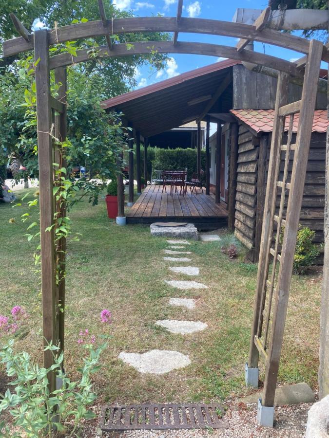 Mobilhome Sous Chalet En Bois A La Ferme Josnes Ngoại thất bức ảnh