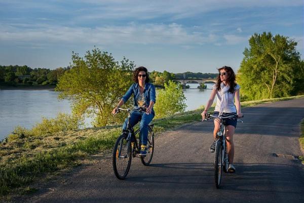 Mobilhome Sous Chalet En Bois A La Ferme Josnes Ngoại thất bức ảnh
